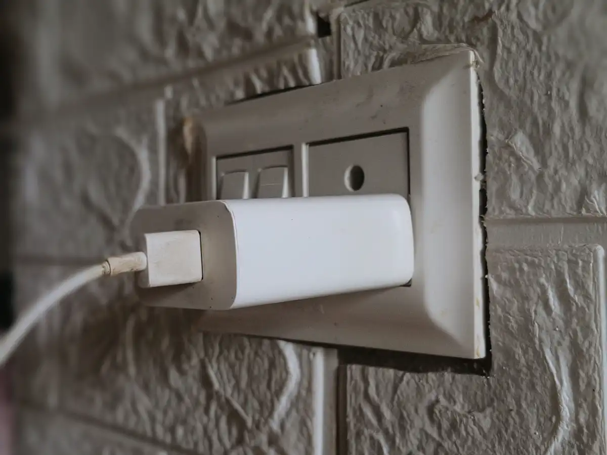 phone electricity consumption after charging